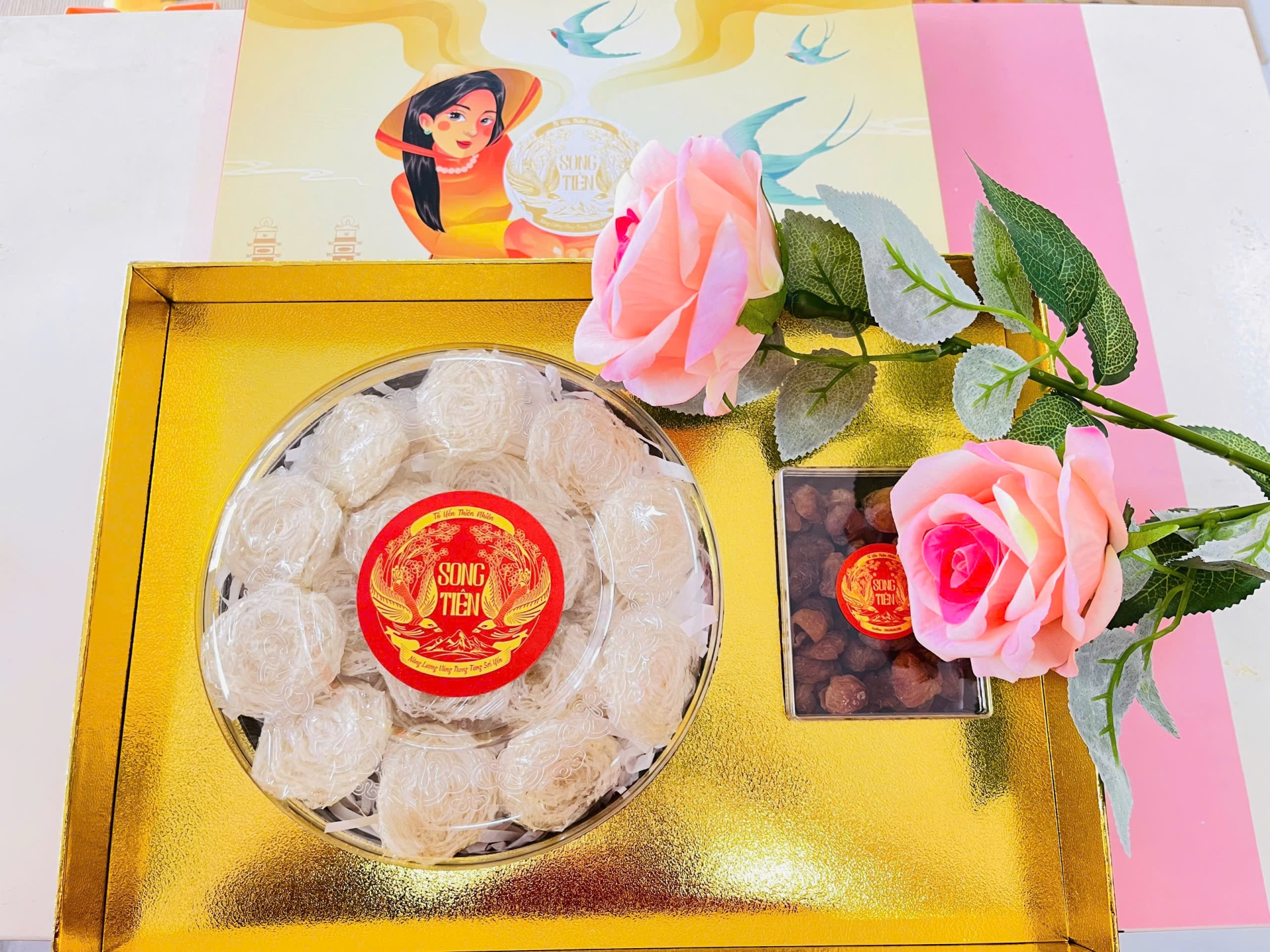 Tặng hộp quà yến Song Tiên dịp lễ – tinh tế, thiết thực. Đọc ngay để biết nên chọn yến thô, tinh chế hay chưng sẵn cho người thân yêu.